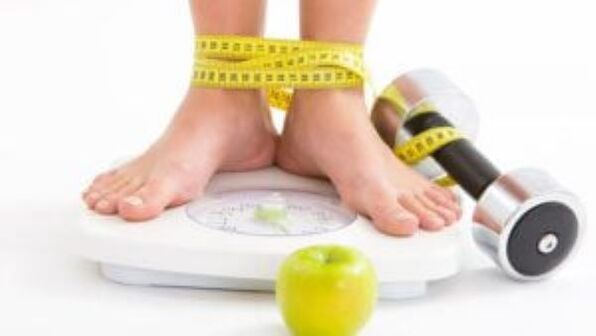 A varikózus vénák kialakulásának megelőzése érdekében küzdeni kell a túlsúly ellen és helyesen kell táplálkozni.